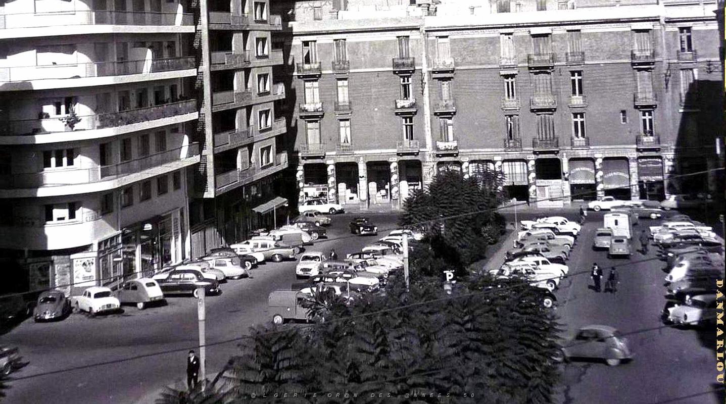 2545- Oran - Place Hoche et Rue d'Arzew2.JPG